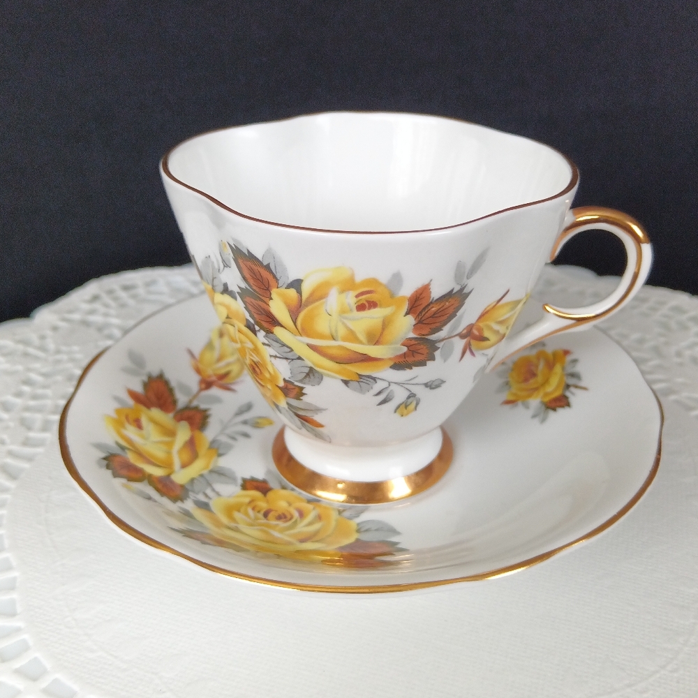 Vintage English Bone China Windsor Tea Cup & Saucer - Yellow Roses w/Gold Trim